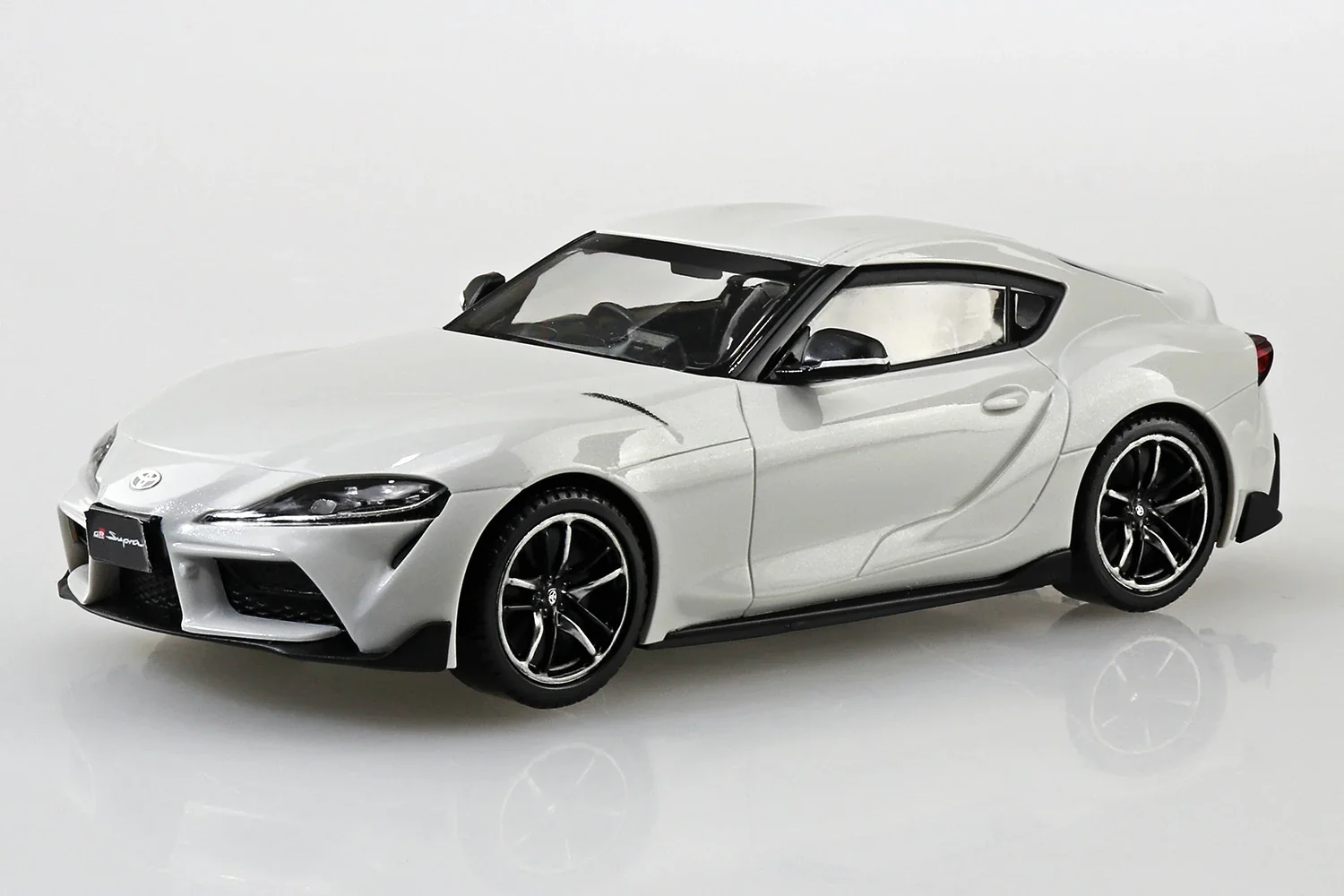 1/32 SNAP TOYOTA GR SUPRA  (White Metallic) - Image 2